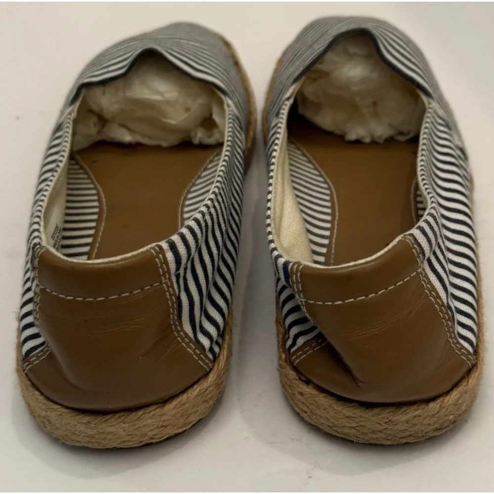 Easy Spirit Cute Canvas Slip Ons Blue And White Stripes‎ Size 8